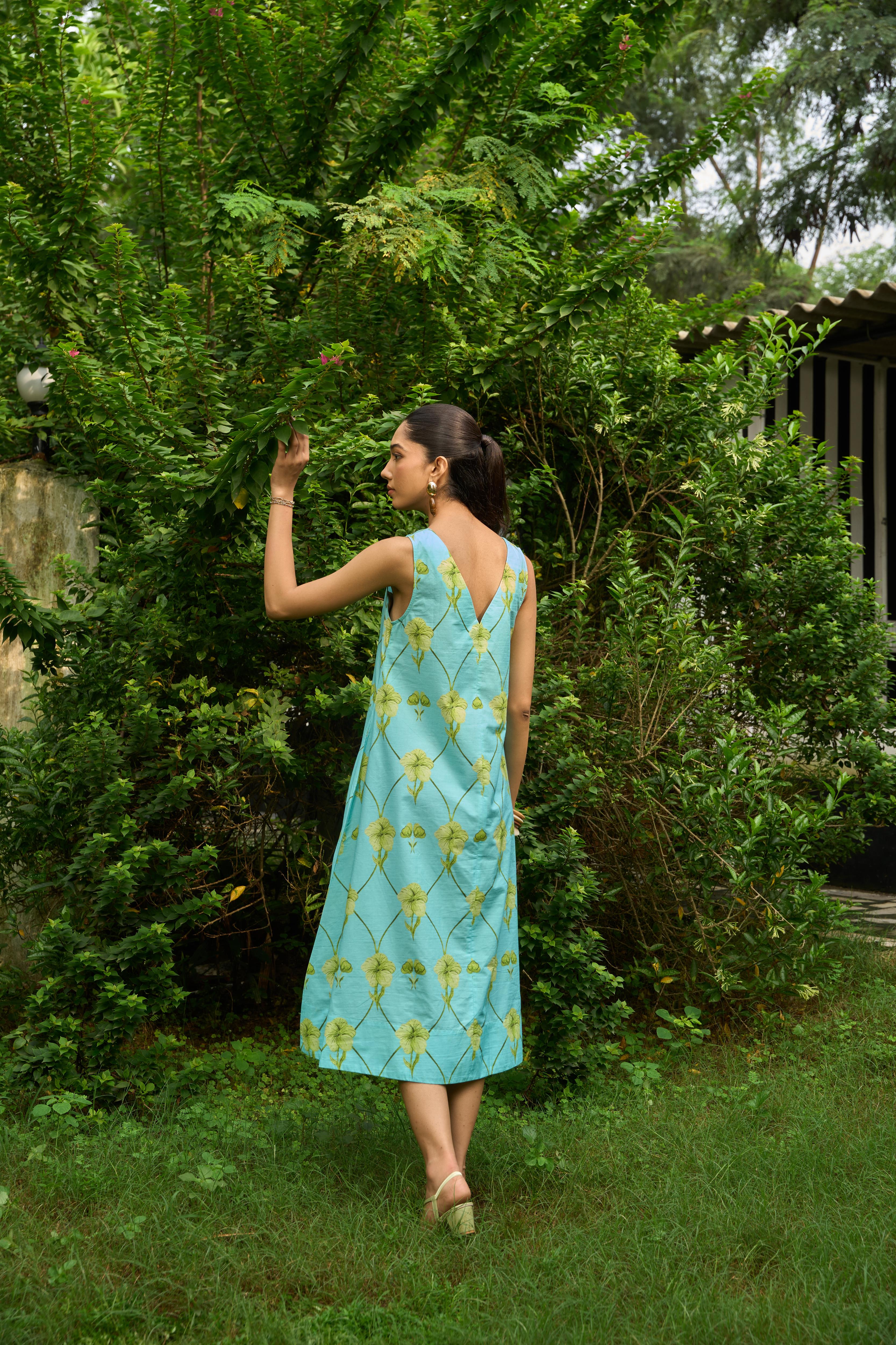 Seafern Sleeveless Midi Dress